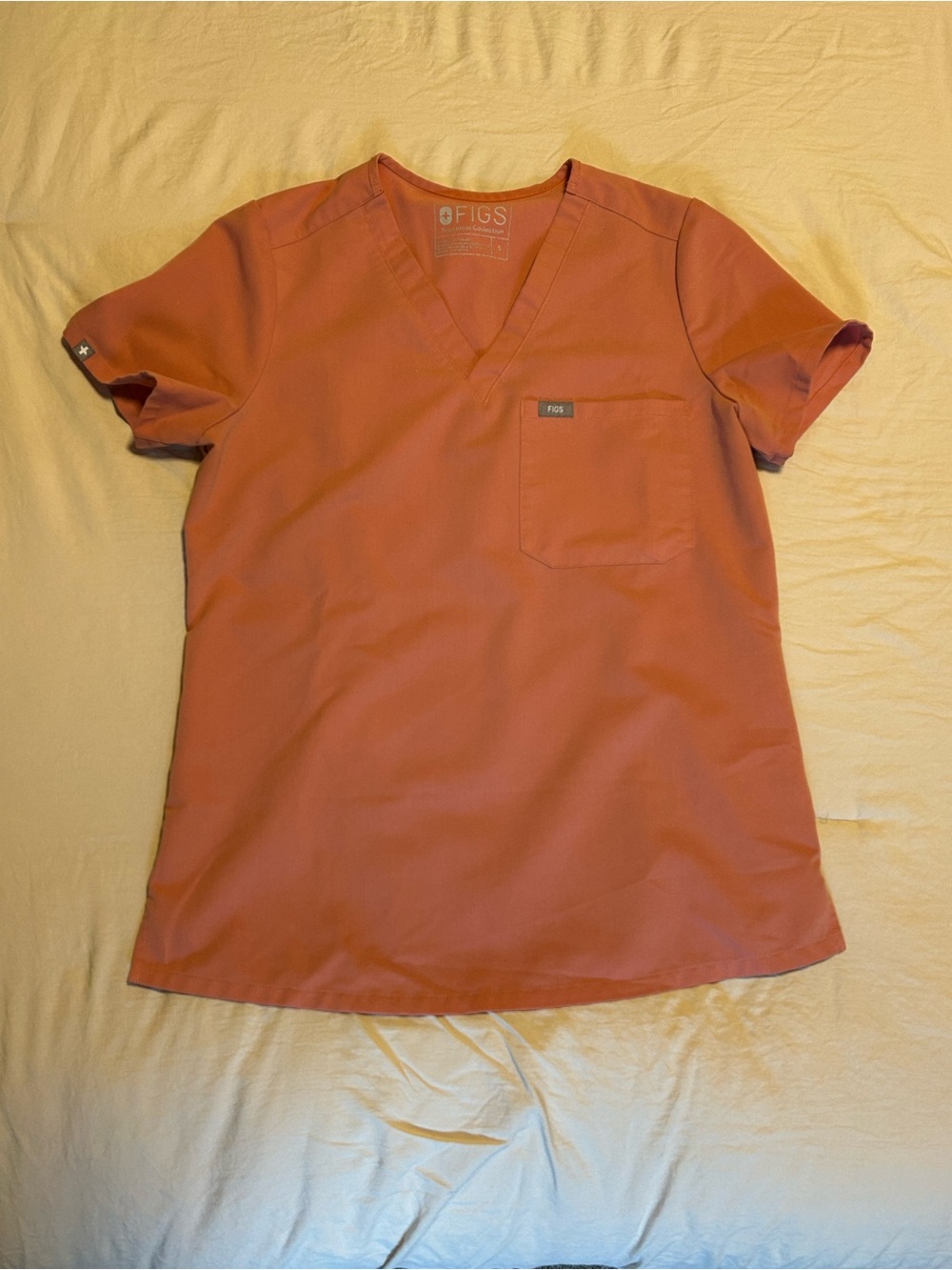 FIGS Coral V-Neck Scrub Top with Chest Pocket – Size Small Medical Healthcare